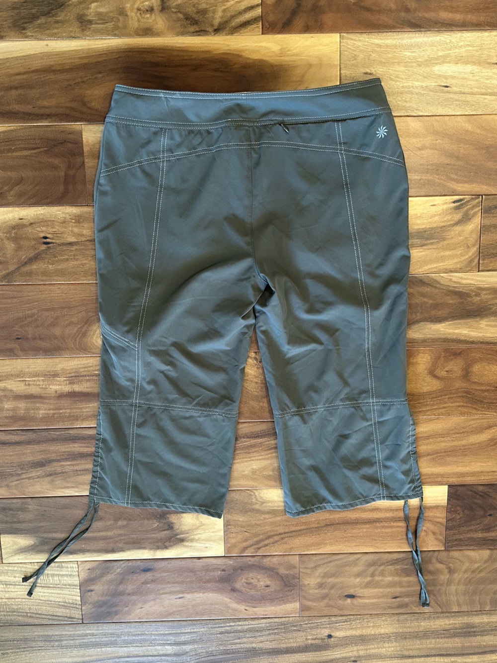 Athleta Olive Green Capri Pants size 10 - Picture 3 of 4